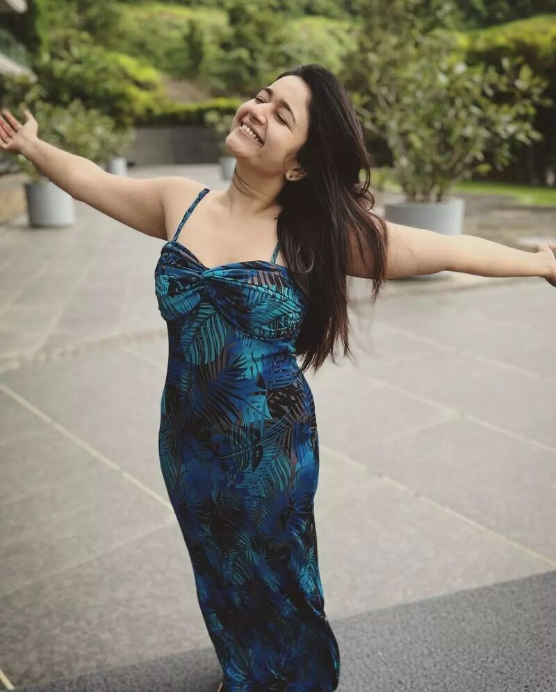 Poonam bajwa new hot clicks blue