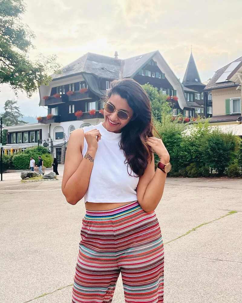 Priya bhavani new shankar clicks hot