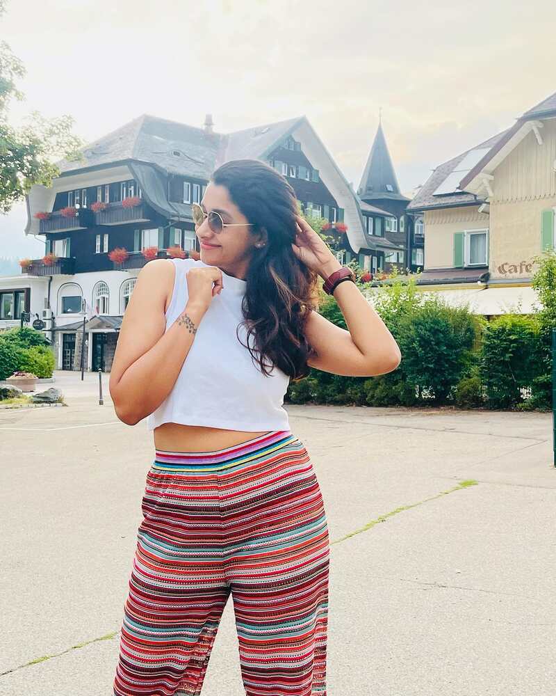 Priya bhavani new shankar clicks hot