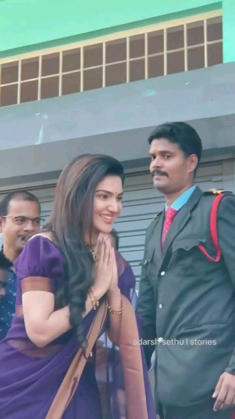 Honey rose new saree hot vedio