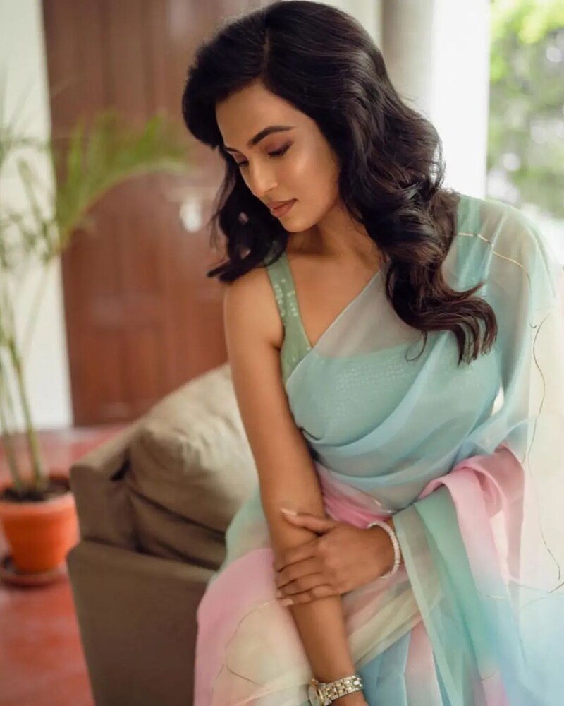 Ramya pandian new saree hot clicks