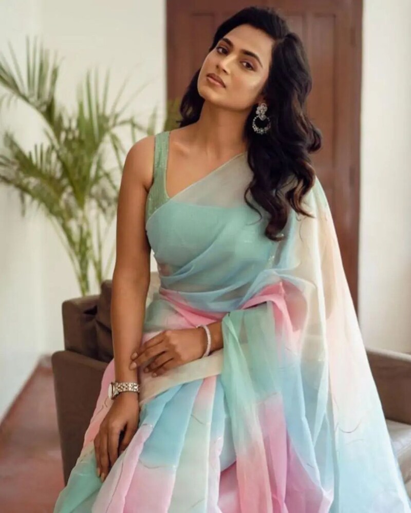 Ramya pandian new saree hot clicks