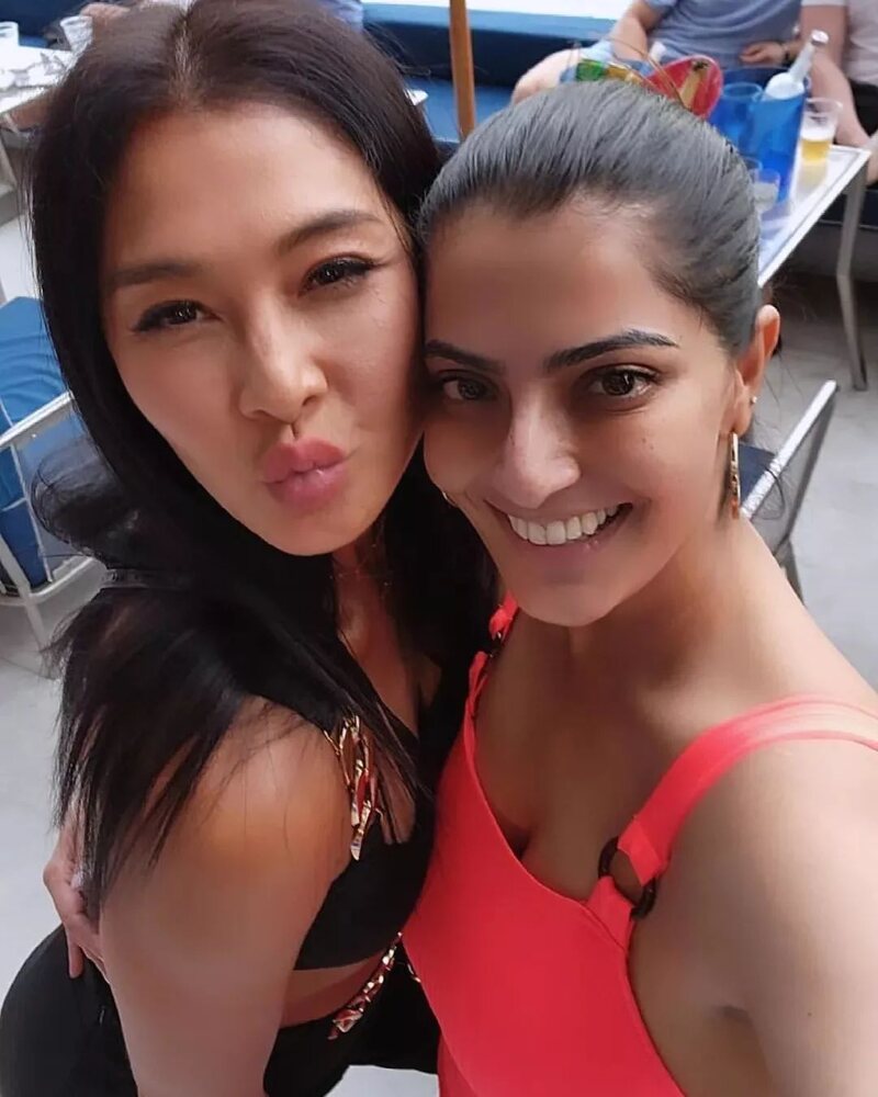 Varalaxmi sarathkumar new clicks