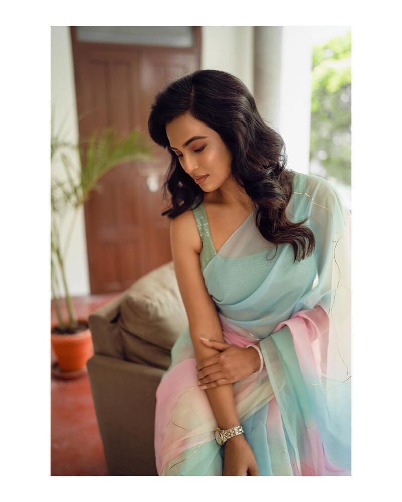 Ramya pandian new hot saree look