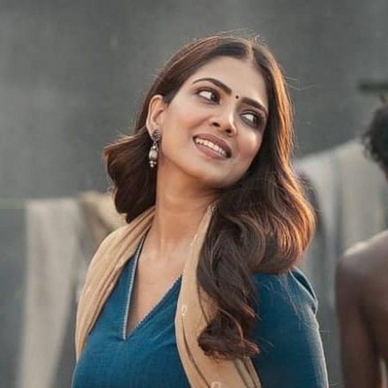 Malavika mohanan new clicks hot viral