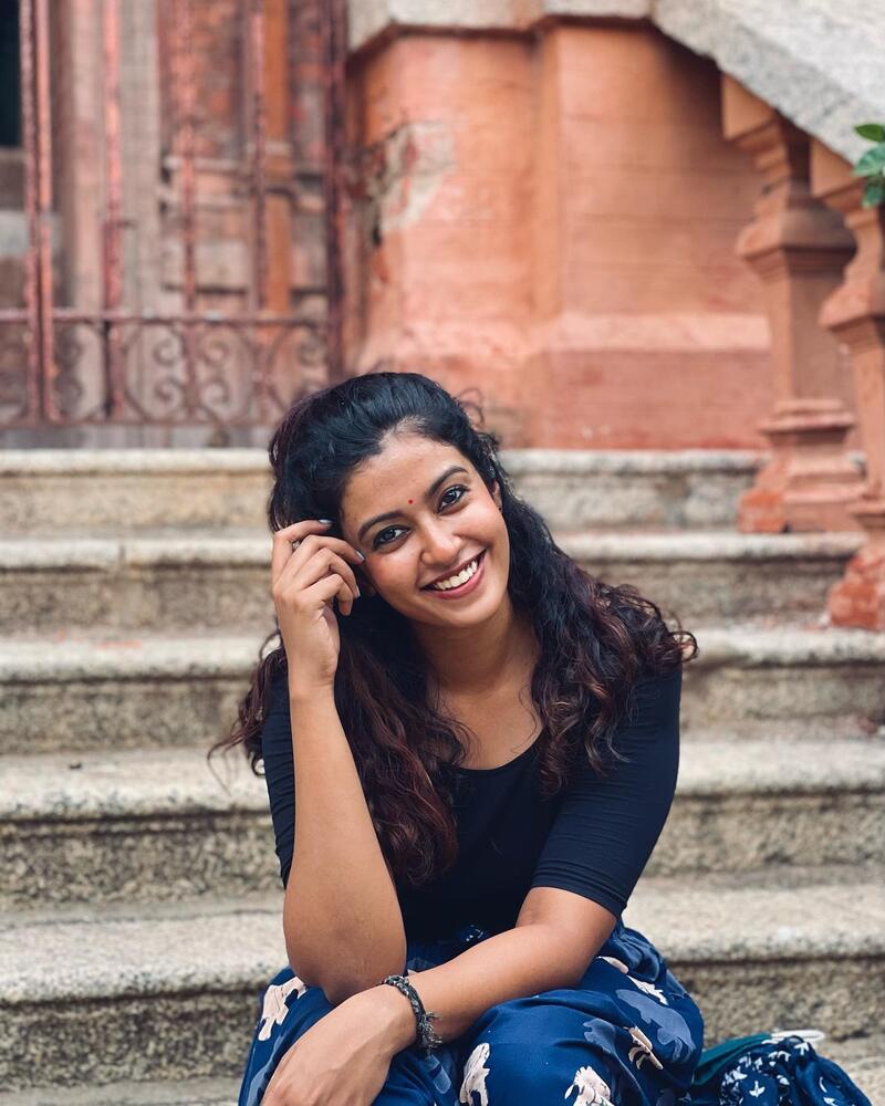 Roshni hari new priyan hot clicks