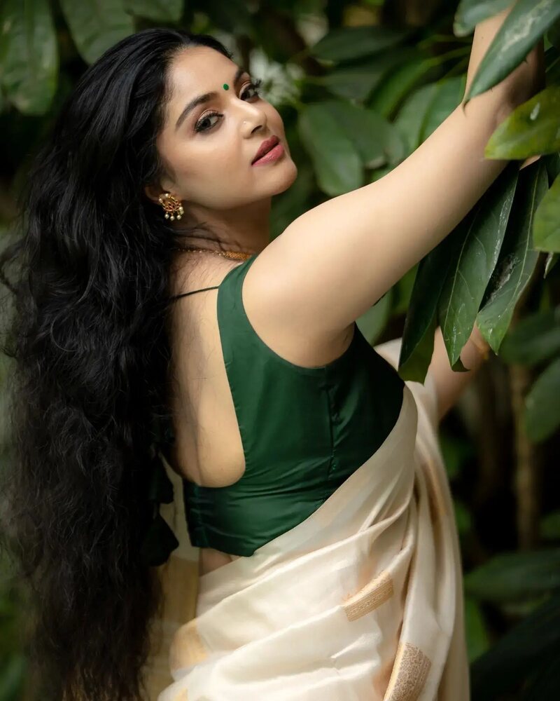 Sanam shetty new hot clicks mallu