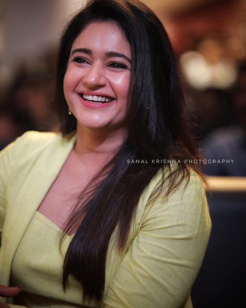 Poonam bajwa new hot make up