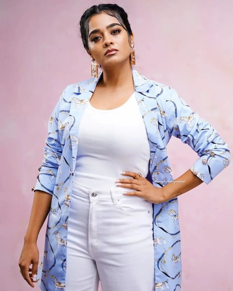 Gayathrie shankar new hot clicks vikram