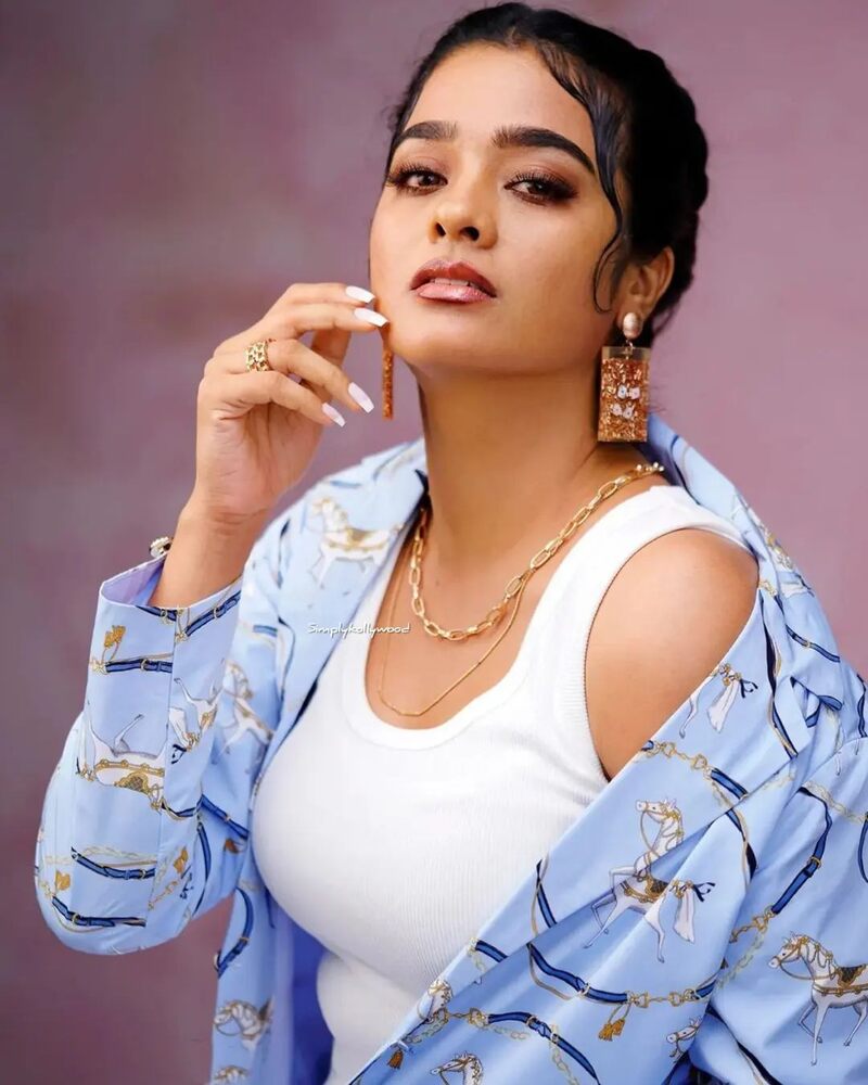 Gayathrie shankar new hot clicks vikram