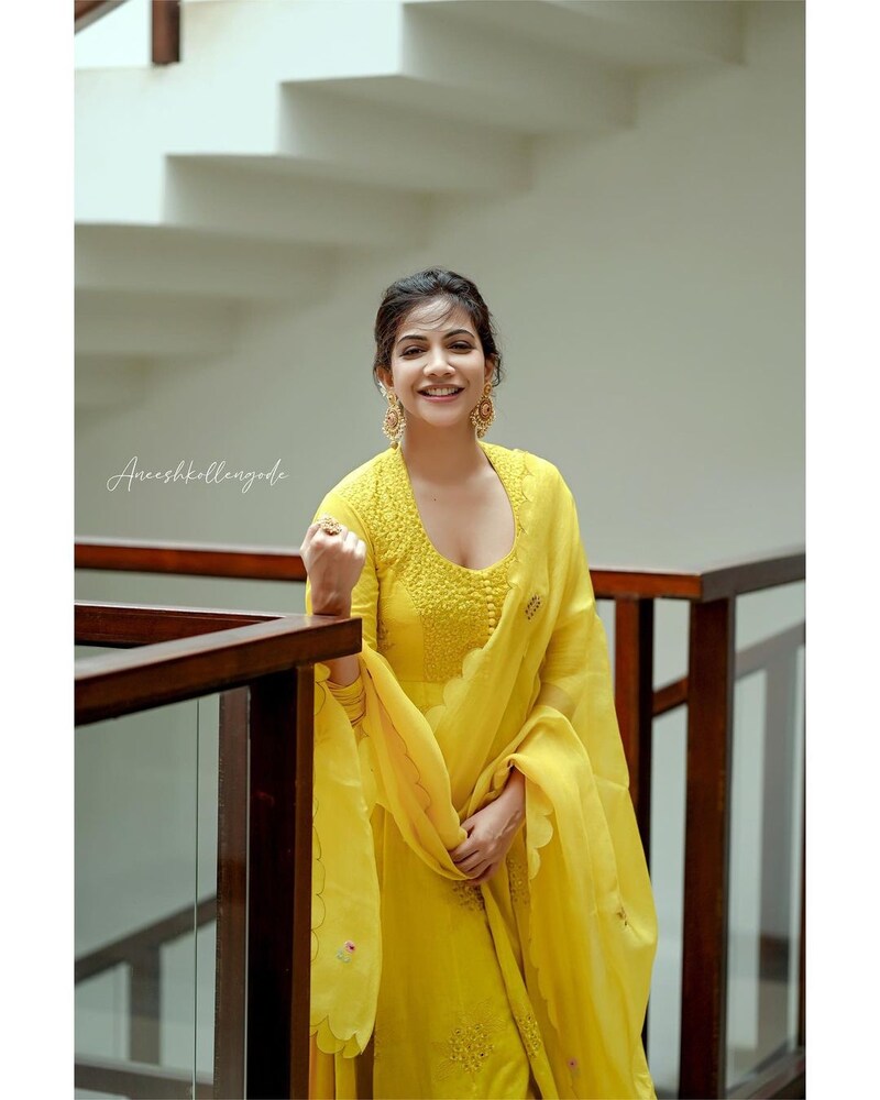 Madonna sebastian new hot clicks slefie