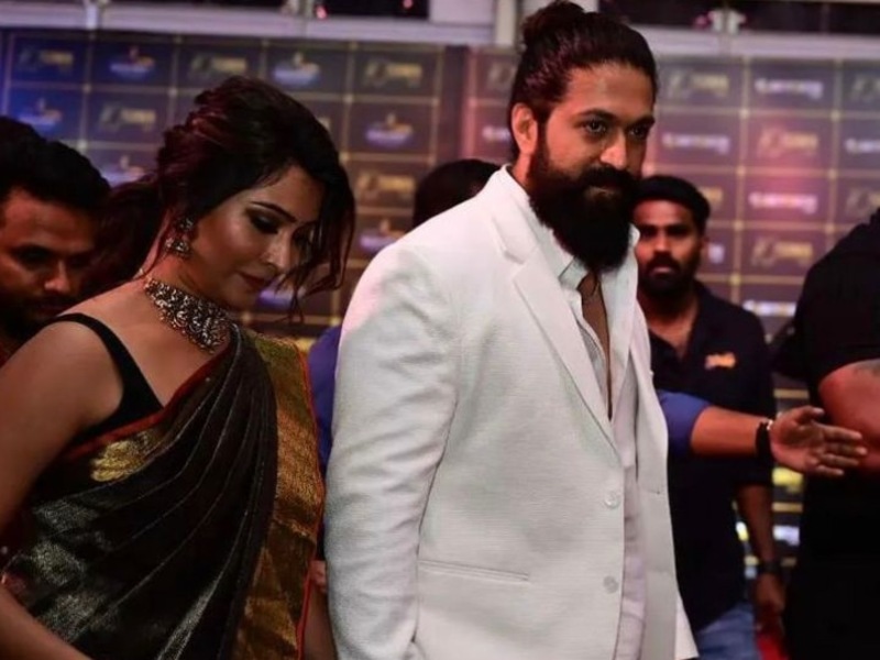 Yash radhika pandit latest photo trending