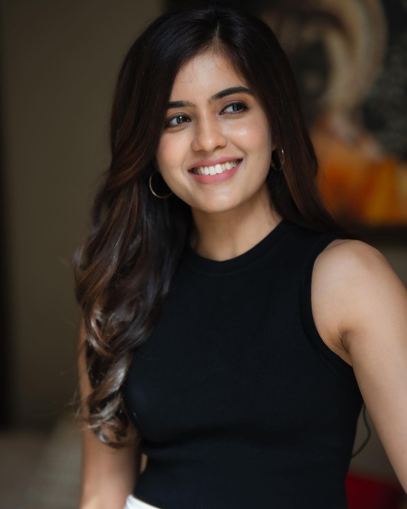 Amritha aiyer new hot clicks viral