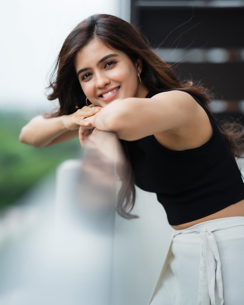 Amritha aiyer new hot clicks viral