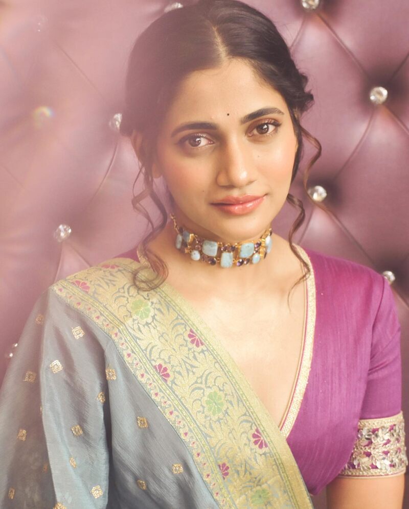 Losliya mariya new hot clicks saree