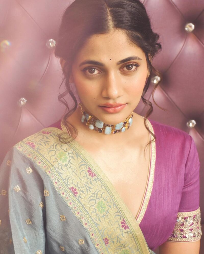 Losliya mariya new hot clicks saree