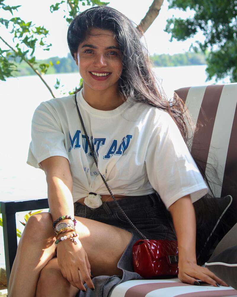 Divya bharathi new hot video beach