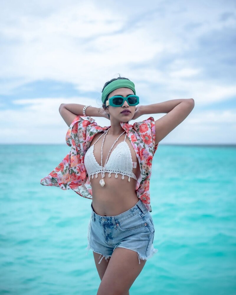 Amala paul new hot beach clicks