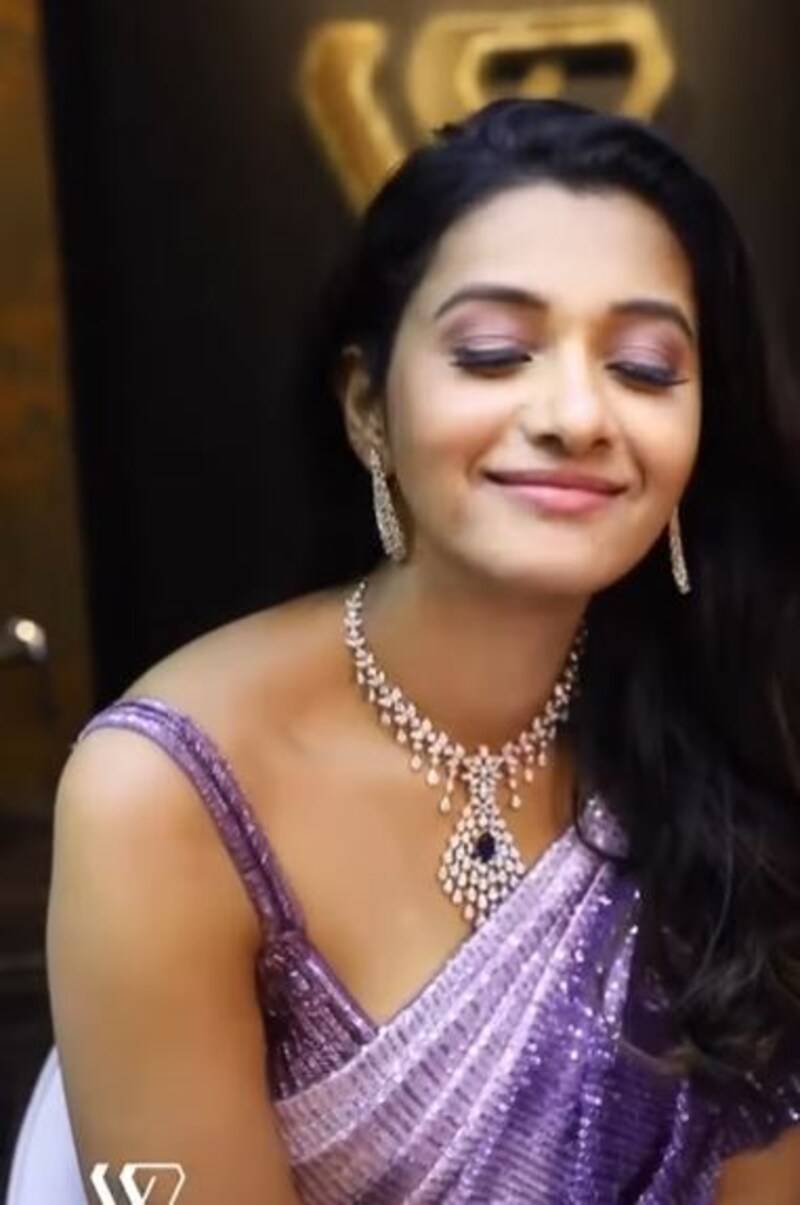 Priyabhavani shankar new hot vedio promotion