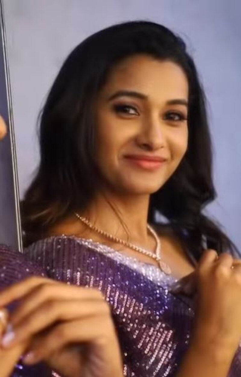 Priyabhavani shankar new hot vedio promotion