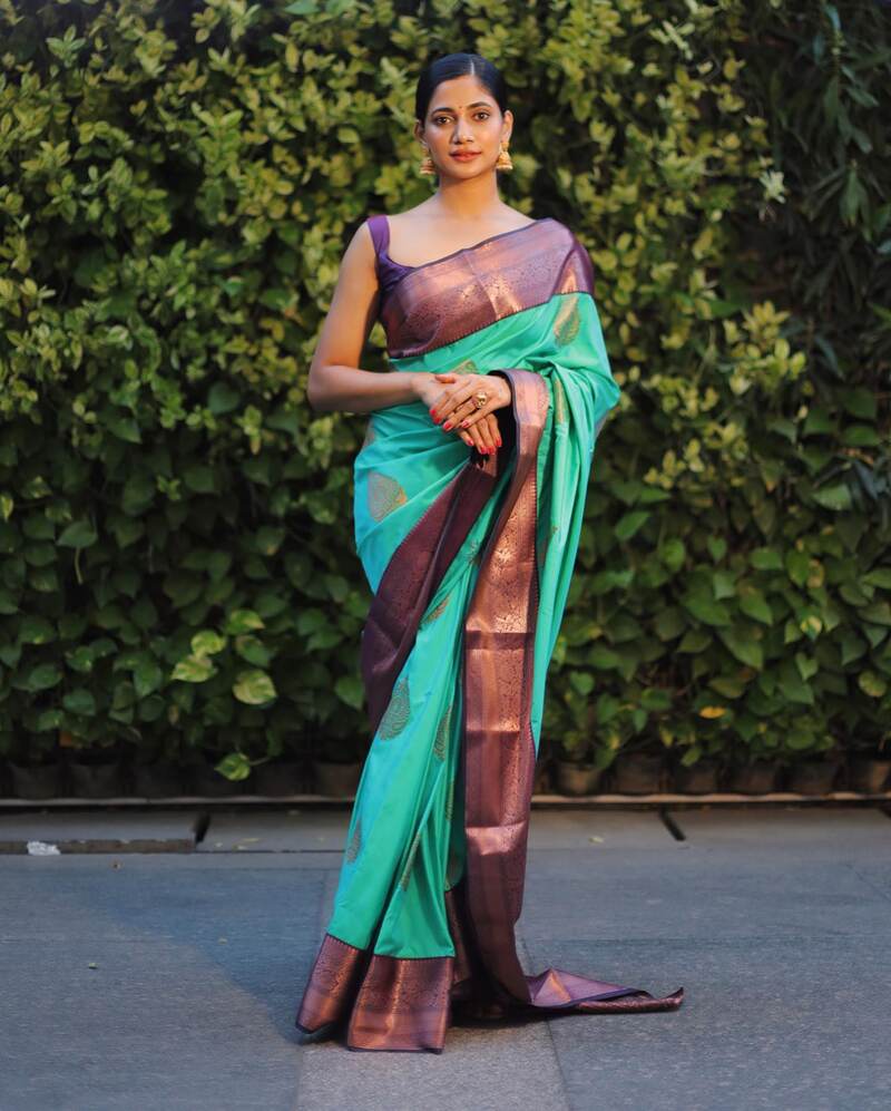 Losliya tamil new hot saree biggboss