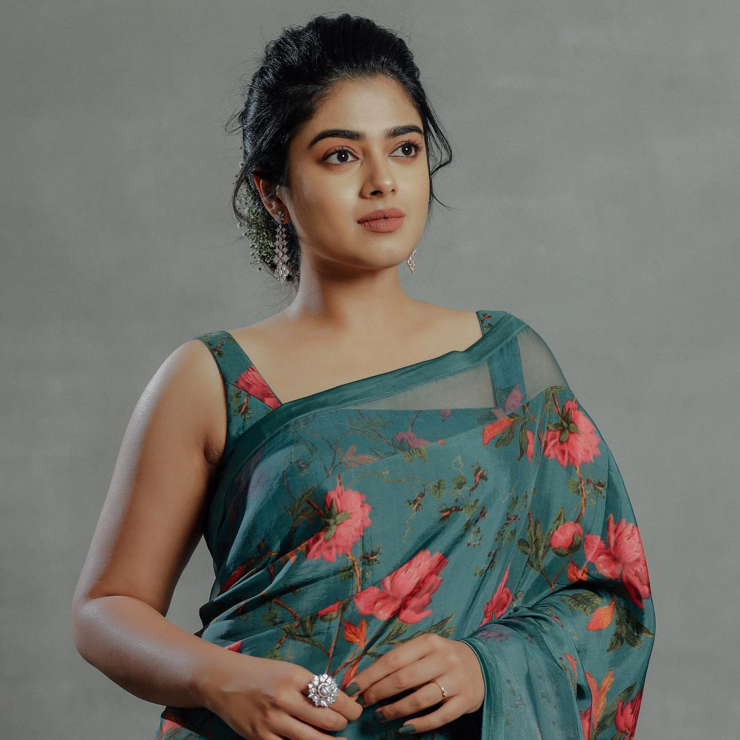 Siddhi idnani new vendhu thanindhathu kaadu