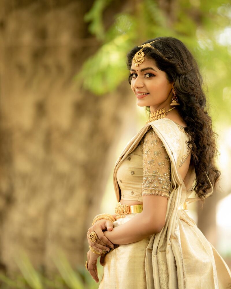 Aditi shankar new virum hot clicks