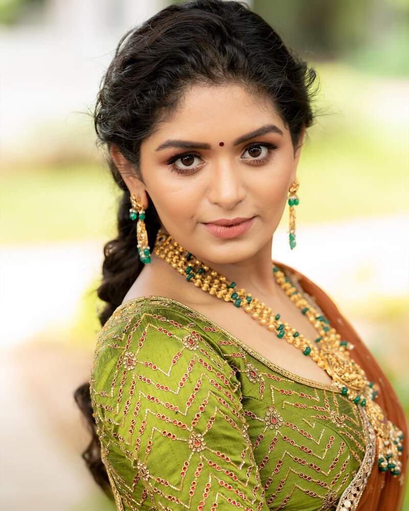 Aditi shankar new saree hot clicks