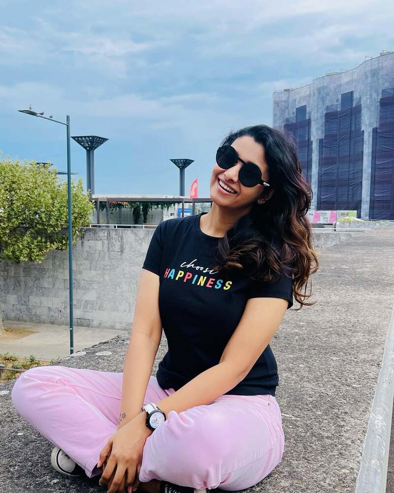 Priya bhavanishankar new hot clicks viral