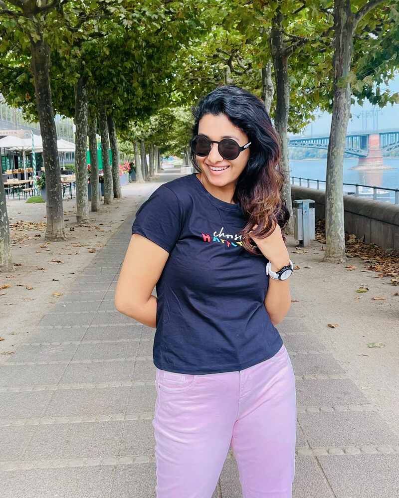 Priya bhavanishankar new hot clicks viral