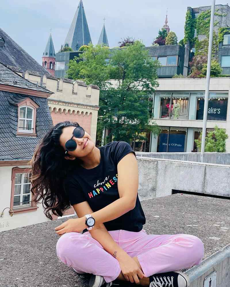 Priya bhavanishankar new hot clicks viral