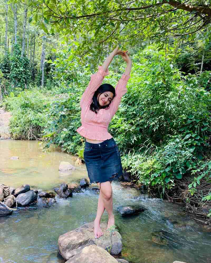 Losliya mariya new hot bigg boss