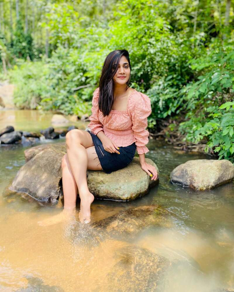 Losliya mariya new hot bigg boss