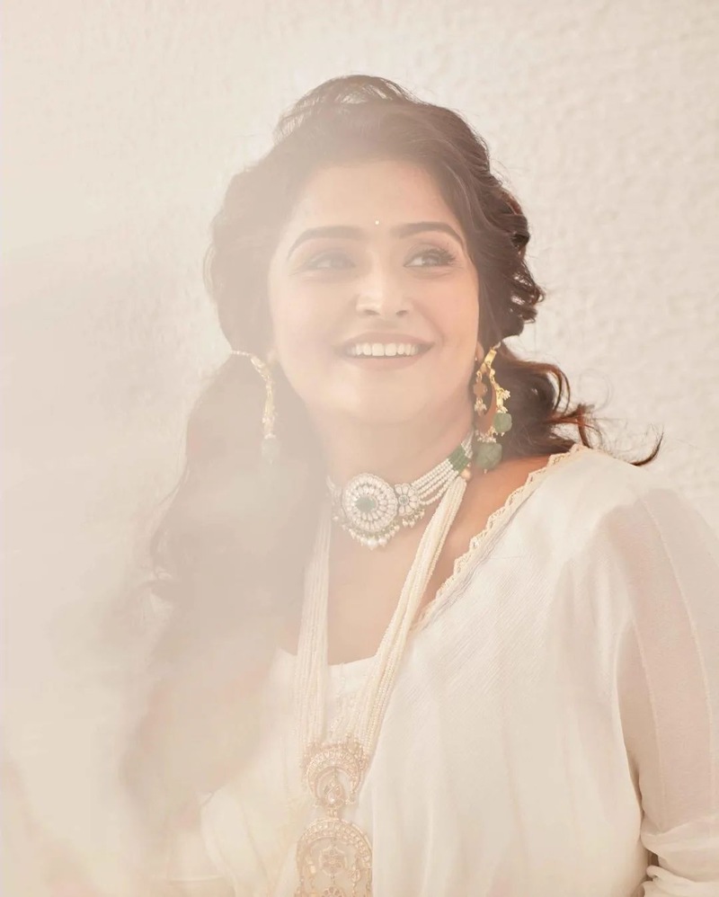 Ramya nambeesan new hot