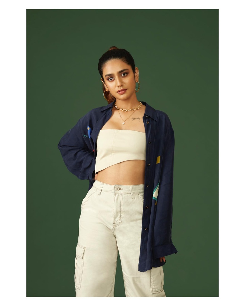 Priya varrier new maliyalam