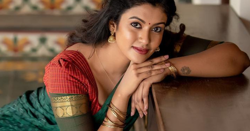 Roshni haripriyan new hot