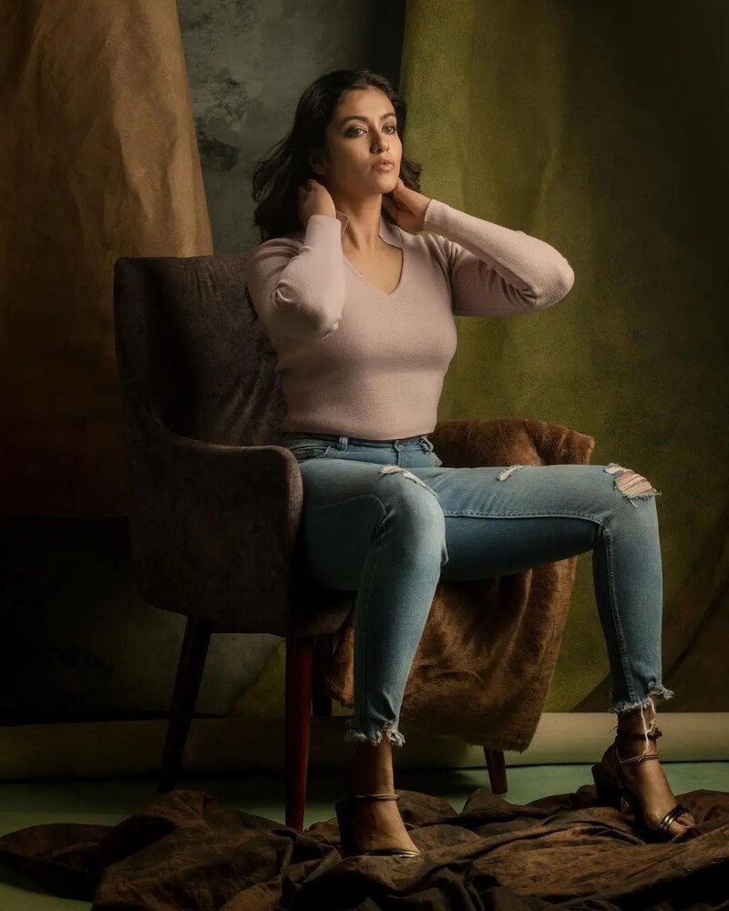 Roshni haripriyan new hot