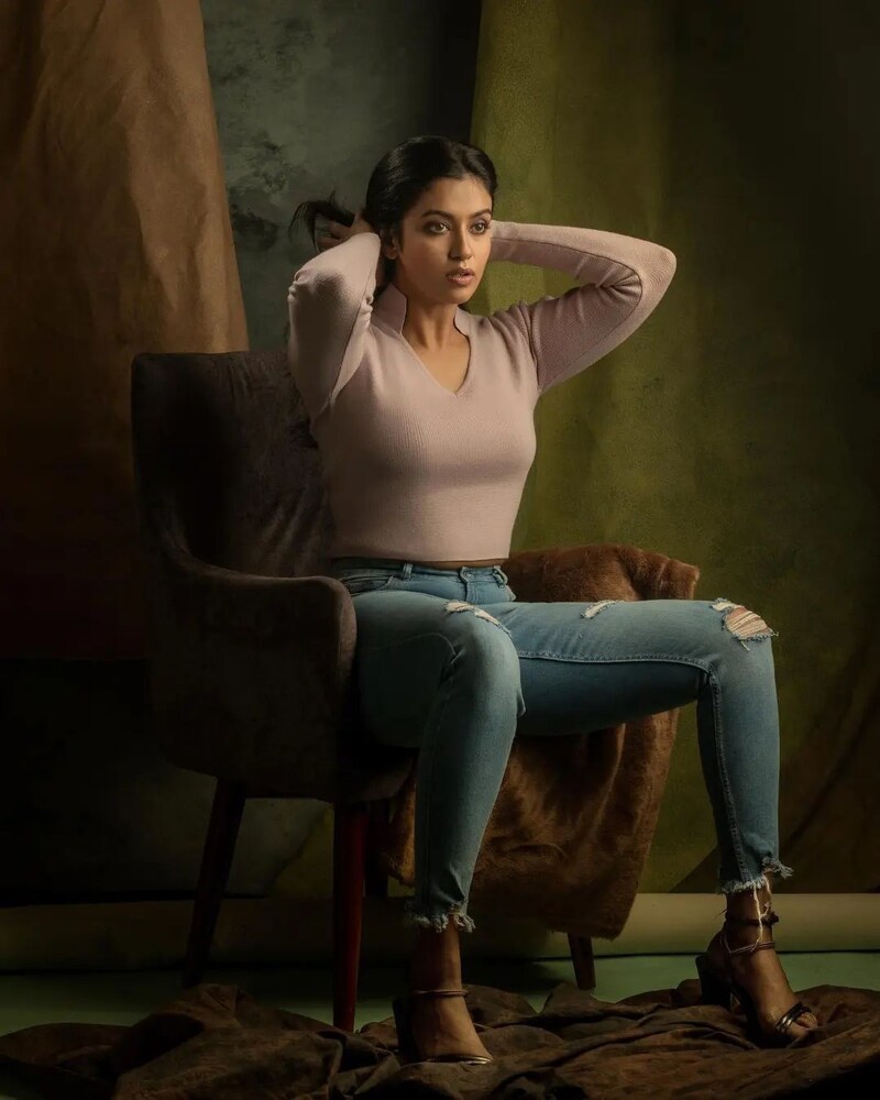 Roshni haripriyan new hot