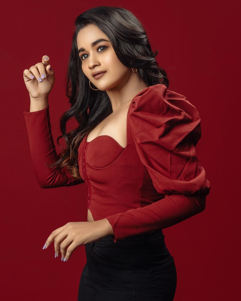 Kaavya arivumani new pandian stores hot