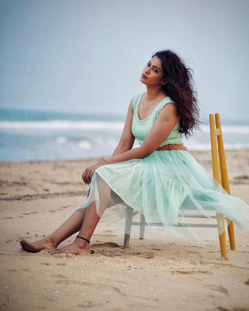 Roshni haripriyan new cookwithcomai hot beach