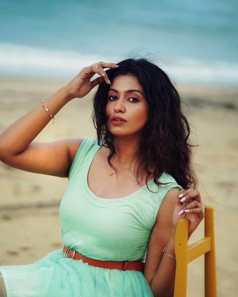 Roshni haripriyan new cookwithcomai hot beach