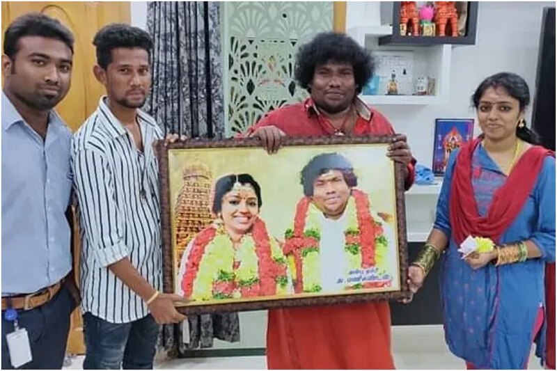 Yogi babu family photo update