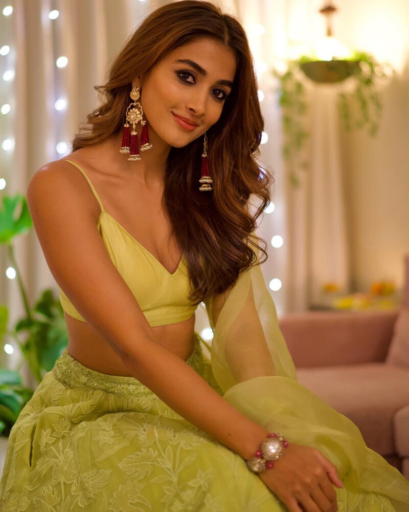 Pooja hegde new diwali clicks hot