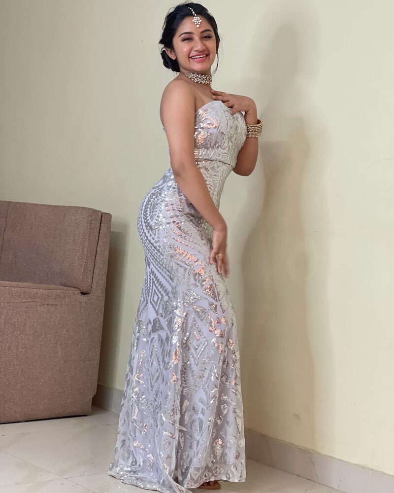 Raveena daha new mouna raagam hot