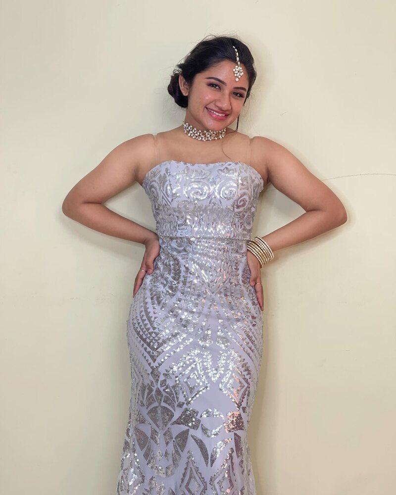 Raveena daha new mouna raagam hot