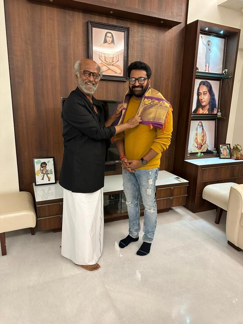 Rajini meets kanthara hero photos