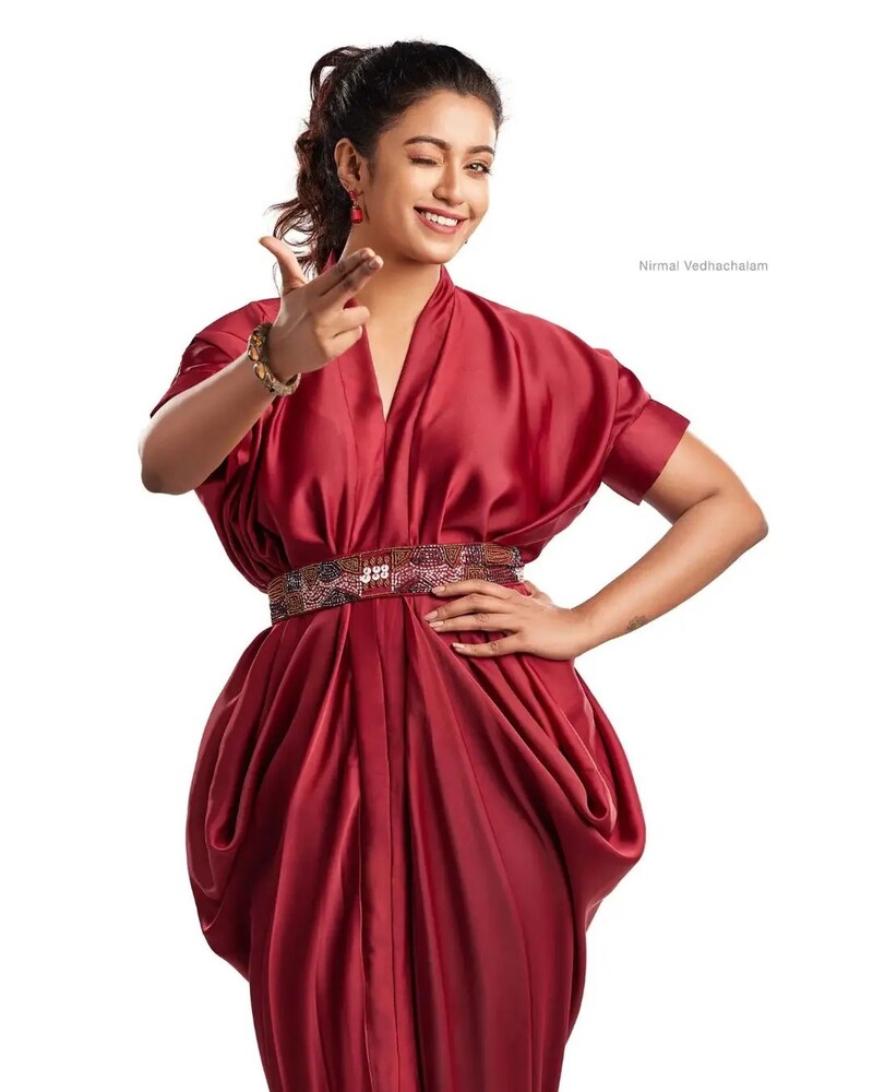 Roshni haripriyan new hot photo vijaytv