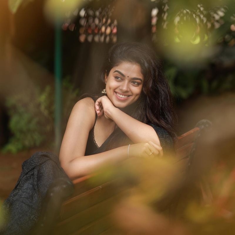 Siddhi idnani new hot vendhuthanindhathu kaadu