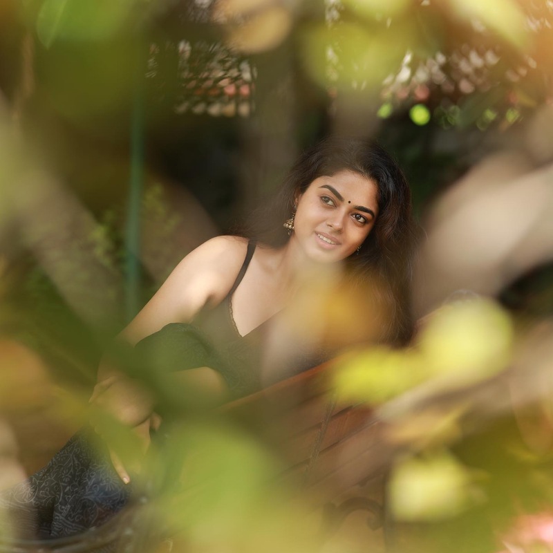 Siddhi idnani new hot vendhuthanindhathu kaadu