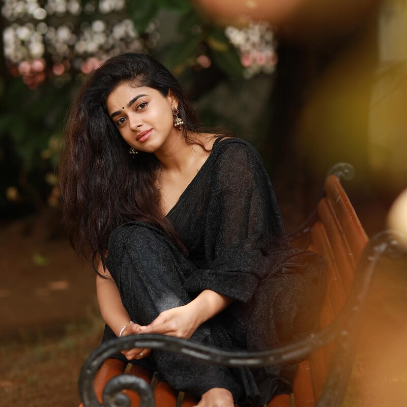 Siddhi idnani new hot vendhuthanindhathu kaadu